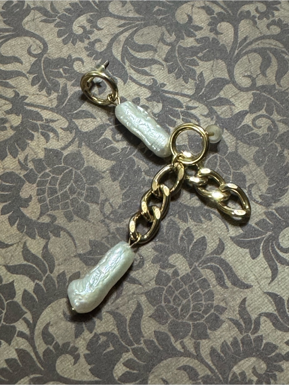 GOLD TONE ASYMMETRICAL EARRINGS